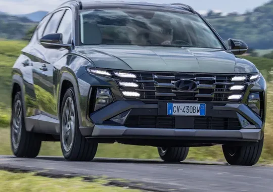The first spy photos of the new Hyundai Tucson show several new design features.
