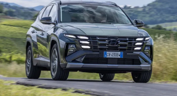 The first spy photos of the new Hyundai Tucson show several new design features.