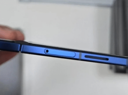 Samsung Galaxy Z Fold 7, first live images: how thin!