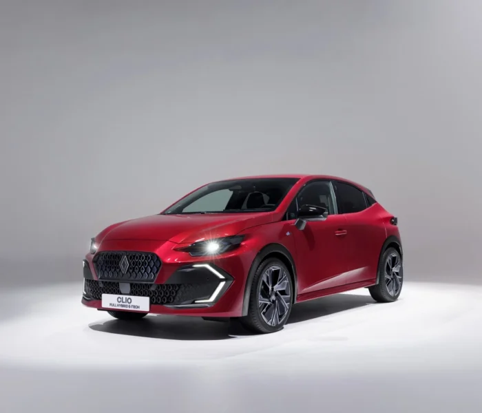 The new Renault Clio, the sixth generation debuts: a new look and more technology. Full hybrid and LPG.