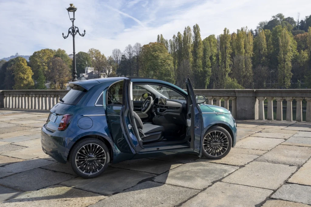 FIAT 500 Hybrid: First Look at the New City Car |