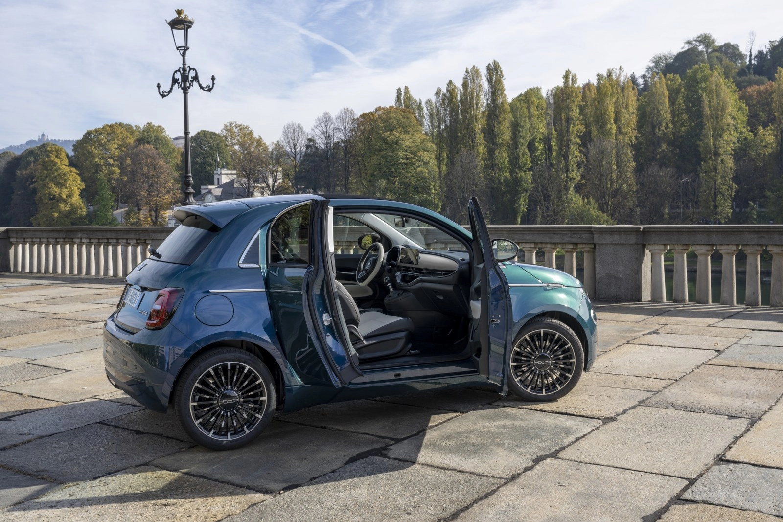 FIAT 500 Hybrid: First Look at the New City Car